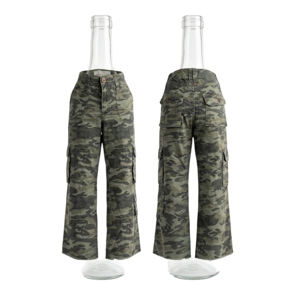 Bella by dahl camo cargo pants with a relaxed fit  Size: 26 small
